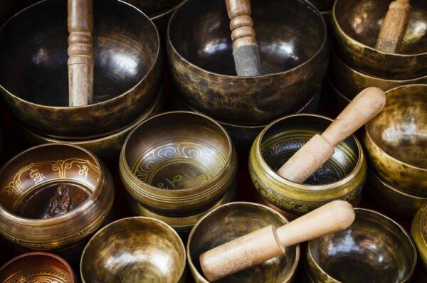 singing bowls, sound therapy, metal and crystal bowls, how to use singing bowls, how do singing bowls work