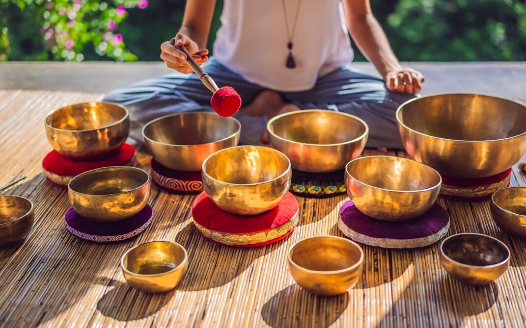 singing bowls, sound therapy, metal and crystal bowls, how to use singing bowls, how do singing bowls work